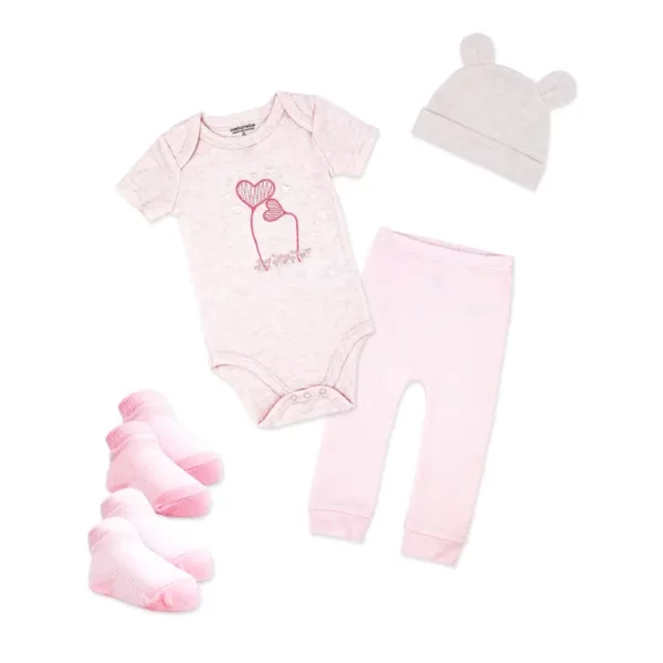 Ensemble de layette bébé rose avec body, pantalon, bonnet et chaussettes