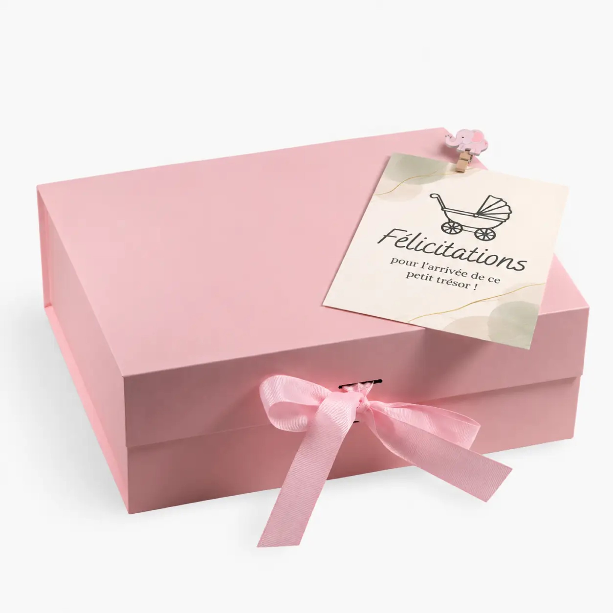 Boîte cadeau rose fermée avec ruban et carte YllBox