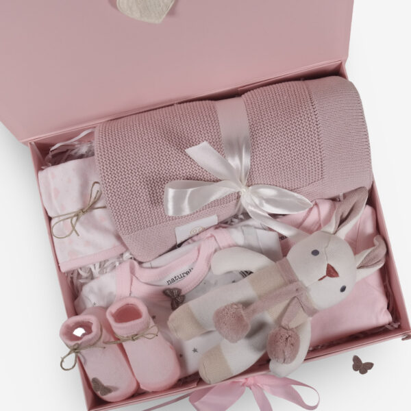 Coffret naissance rose avec ruban et accessoires pour bébé