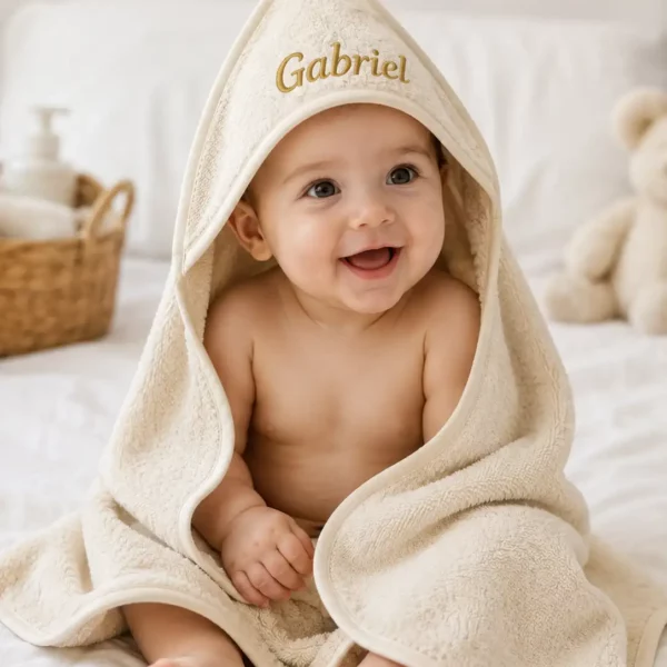 Cape de bain bébé personnalisée avec prénom brodé – YllBox
