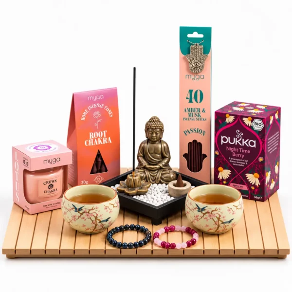 Coffret cadeau bien-être avec deux tasses, infusion bio, bougie, encens, ensemble Bouddha et deux bracelets — plateau en bois non inclus.