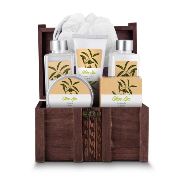Produits de bain Olive Spa comprenant gel douche, bain moussant, lotion, sels et gommage.